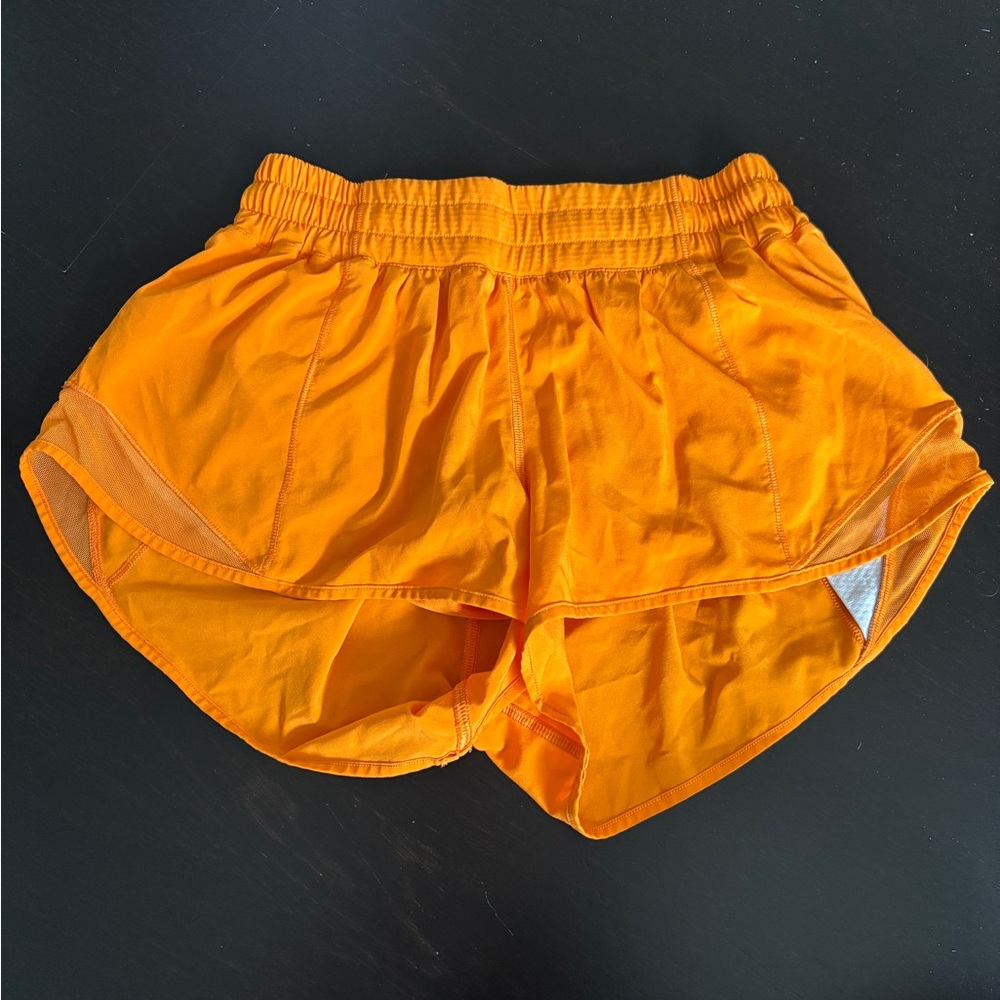 Lululemon Hotty Hot Low-Rise Lined Short 2.5